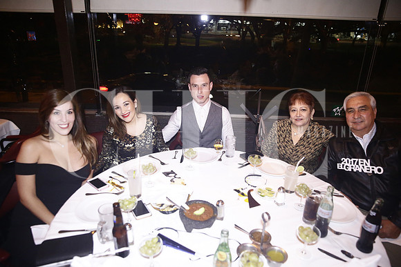 Liz del Alto, Stephanie del Alto de Pe§a, Carlos Pe§a, Laura de Pe§a y Raul Pe§a (3)