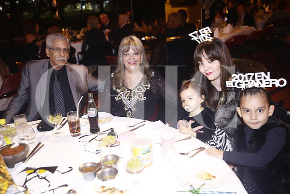 Francisco Salinas, Consuelo Villarreal, Cynthia Elizondo, Vanessa Hernandez y Denisse Hernandez (4)
