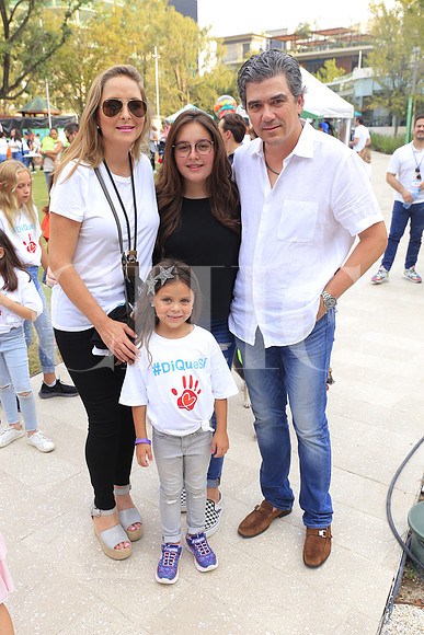 Maria Cortazar, Isabella Cortazar, Adriana Zavala de Cortazar y Alejandro Cortazar (2)