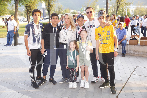 Antonio Gomez, Gonzálo Elizalde, Denisse Siller de Parga, Marion Parga, José Luis Parga, Nicole Parga,  José Luis Parga y Daniel Guajardo (4)