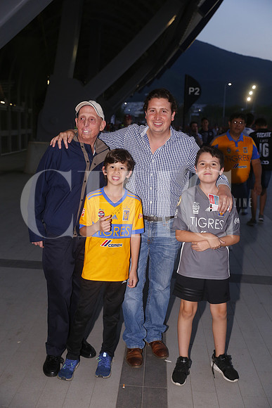 Gustavo Romo, Gustavo Romo, Gustavo Romo y Andrés Clariond (3)