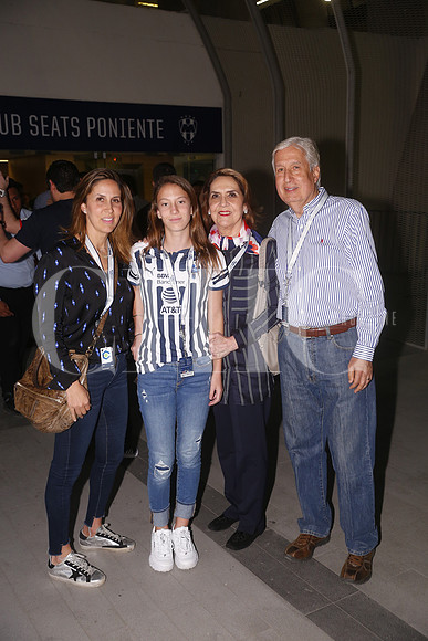 Maca Ramírez de Paez, Maria Paez, Maca Margain de Ramírez y David Noel Ramírez (2)