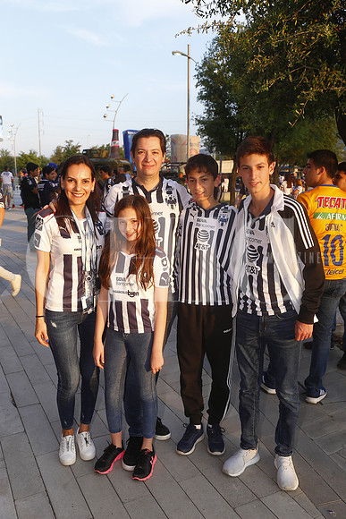 Sara nava, Alejandro García, Angela García, Andrés García y Alejandro García (2)