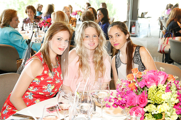 Mayela Saucedo de González, Cristina Guevara y Paulina Cabllero