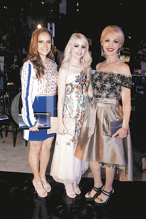 Blanca Guerra, Mayela Treviño de Barragán y Elsa Aguirre de Treviño )