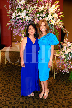Olga Ruiz de Fuentes y Magaly Meyer de Guerra (2)