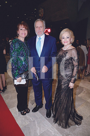 Liz Garza de Milmo, Alberto Milmo y Mónica Sada de Iriondo