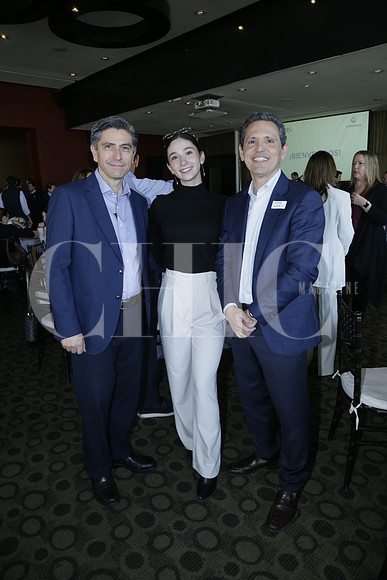 Fernando Mendizabal, Rosemaire Mandizabal y Eduardo Garza T (2)