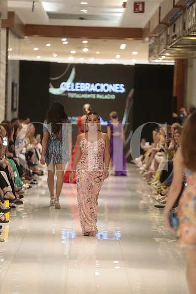 Desfile ya puedo escucharte 240