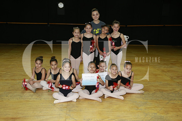 Maestra Eli Pérez con su grupo