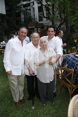 Roberto Sánchez, José Sánchez, Bertha María Morales de Sánchez y Eugenio Romero