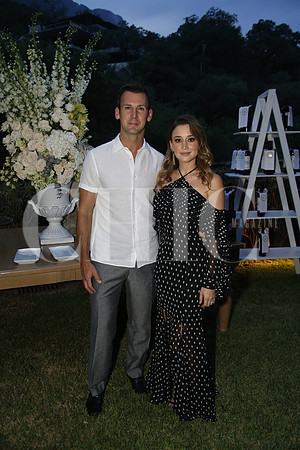Rodrigo De León y Victoria Salinas de De León