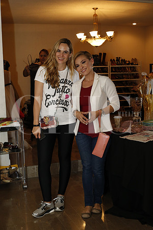 Paola Celada de González y Zelenny Ibarra