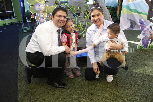 Benito Flores, Mariana Flores, Adriana de Flores y Nicolás Flores