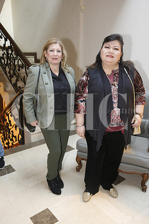 Leticia Benavides y María Esther González