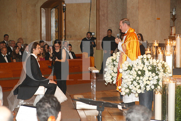 Los novios y Peter Coates, L.C.