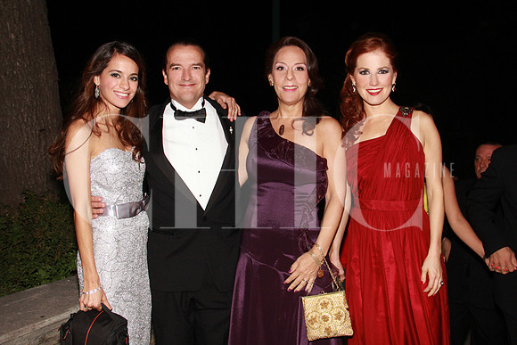 Judith Garza, Patricio Hernández, Loreto Garza y Vivian Villarreal de Garza
