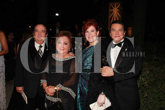 León Flores, María Magdalena Elizondo de Flores, María Magdalena Pedraza de Flores y León Flores Jr
