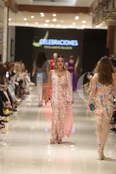 Desfile ya puedo escucharte 243