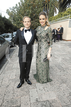 Raúl González y Leslie Gold de González