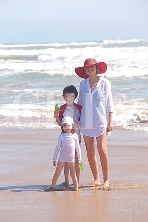 Elena Rivera, Regina de la Garza y Sebastián de la Garza 13