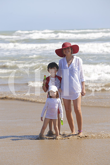 Elena Rivera, Regina de la Garza y Sebastián de la Garza 8
