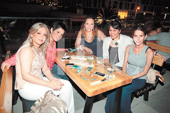 Cecilia Flores, Alejandra Álvarez, Vero Marcos, Victoria Holguín y Mariana Quintanilla