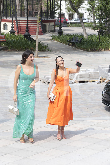 Yeyi Elizondo y Sabrina Ortiz 11