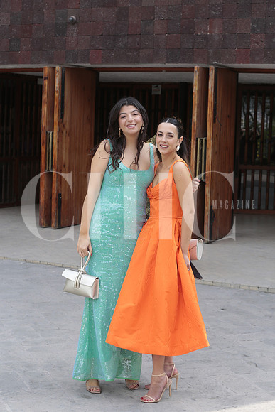Yeyi Elizondo y Sabrina Ortiz 15