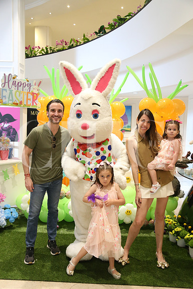 Carlos Berard, Anika Berarde, Erika Arcaute y Charlotte Berard 0