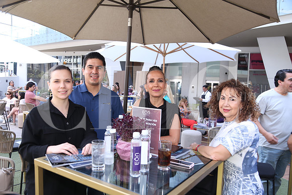 Rebeca Martínez, Alejandro Castellanos, Bárbara López y Laura Rodríguez 1