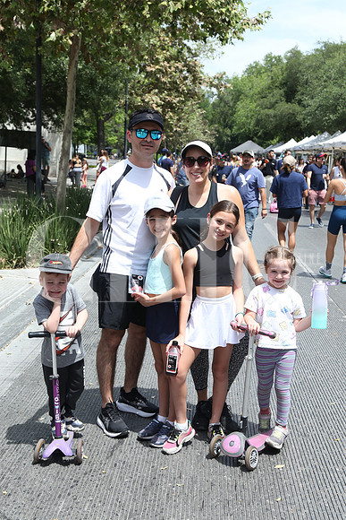 Carlos Nuñez, Karla Tafich, Carlos Nuñez, Olivia Nuñez, Valeria Nuñez y Elena Nuñez 0