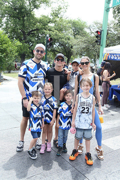 Enrique de la Garza, Roberto Figueroa, Maximo Figueroa, Nicky Versteg, Enrique de la Garza, Leonardo Figueroa, Alexandra de la Garza y Nicolas de la Garza 0
