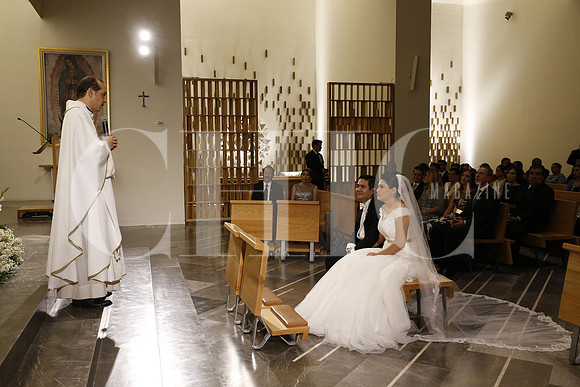 Sacerdote Pablo Mejía con María Thalina Álmaraz y Luis Norberto García