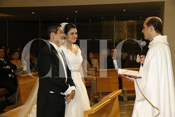 Sacerdote Pablo Mejía con María Thalina Álmaraz y Luis Norberto García