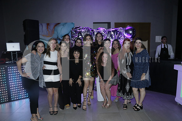 Nora Ballesteros y Amigas