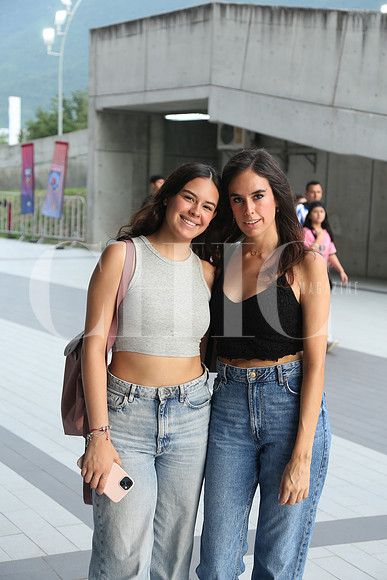 Paulina Medina y Alexandra Cordova 3