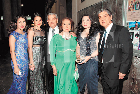 Erika Villarreal, Andrea Villarreal, Pablo Villarreal, Emma Guajardo, Érika Serrato y Sergio Villarreal