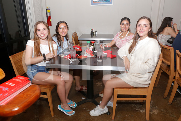 nicole Danache, Ana Villalobos, Montserrat Vazquez y Maria Danache 3