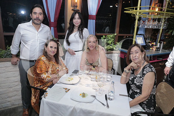 Juan Pablo Ramirez, Elvira Lozano, Maddhai de León, Barbara Perusquia y Cristina Ritney 8