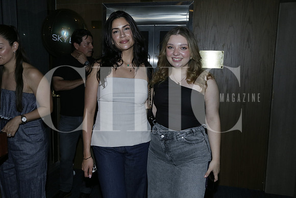 Paola Castro y Valeria Chávez