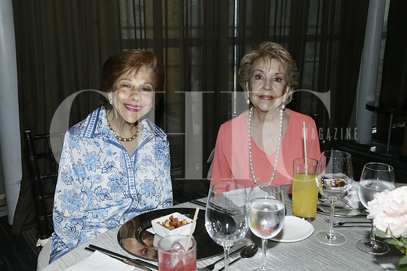 Alicia Margarita Martínez de Lozano y Queta Martínez