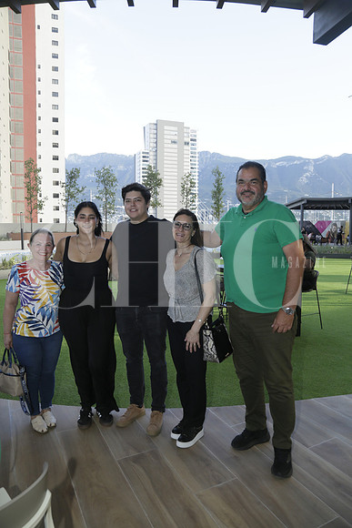 Nancy Martínez, Daniela Salastorrea, Eduardo Adame, Elvia Ornelas y Jorge Luis Salastorrea (2)