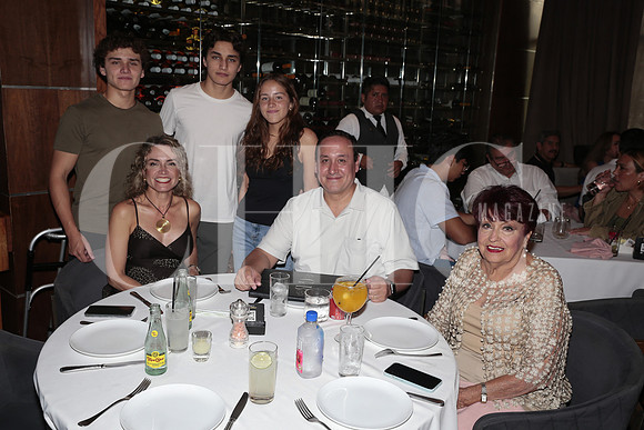 Oscar Gonzalez, Rodrigo Gonzalez, Luz Maria Gonzalez, Luz Maria Vazuez, Oscar Gonzalez y Luz Maria Vizcaino 2