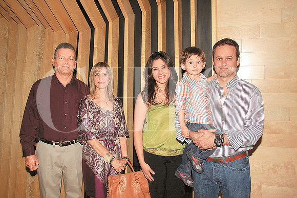 Miguel Gutiérrez, Martha García de Gutiérrez, Támara Alfaro y Miguel Gutiérrez