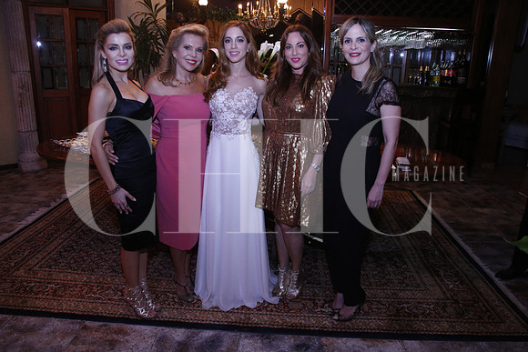 June Munguía de Velarde, Gina Benavides, Andrea Gutiérrez, Ale Elizondo de Velarde y Lucila Zamora de Velarde