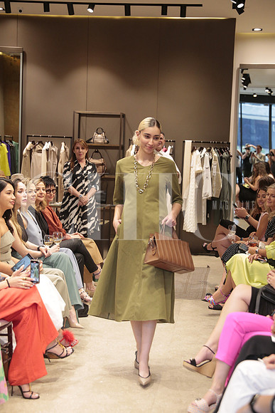 Modelos de Rafa Zuñiga vistiendo Max Mara 31