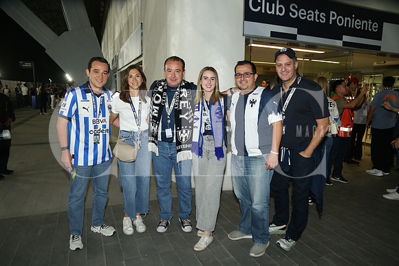 Santos Arce, Katia Cordova, Alejandro Arce, Paulina Arce, Jorge Arce y Miguel García