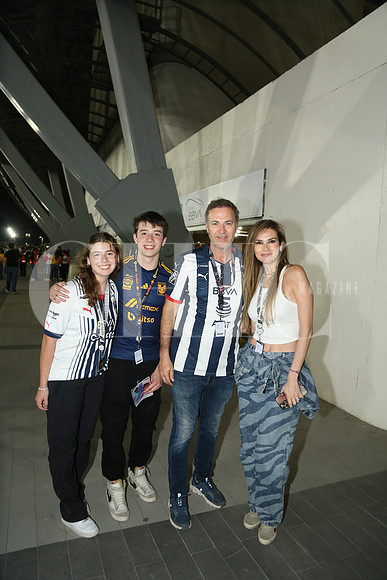 Roxana Hinojosa, Noe Treviño, Adrián Martínez y Martha Zozaya de Martínez 1