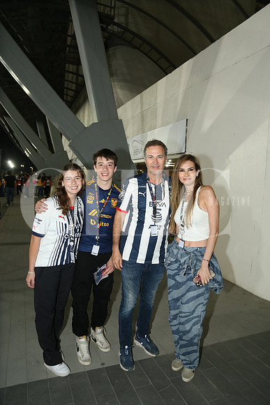 Roxana Hinojosa, Noe Treviño, Adrián Martínez y Martha Zozaya de Martínez 0